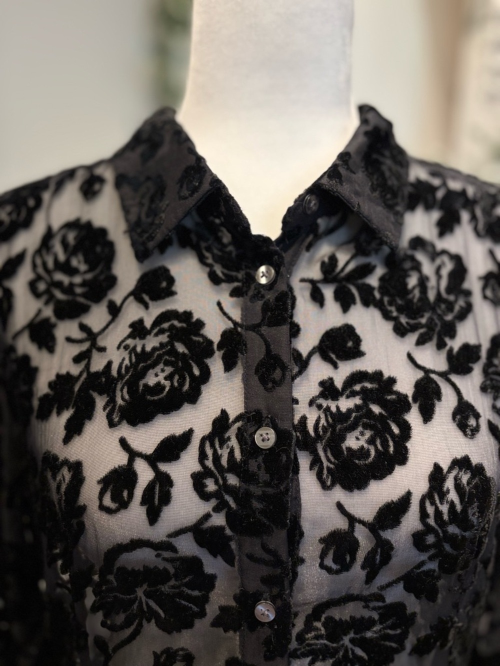 GAP Black Sheer Floral Button-Down Shirt Sz M - Picture 3 of 7